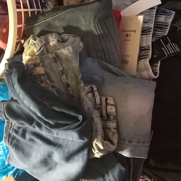 HELP ME CLEAR OUT MY CLOSET AND ROOM AND HOME. EVERYTHING MUST GO. .🥰🙏🤩 - Picture 4 of 8